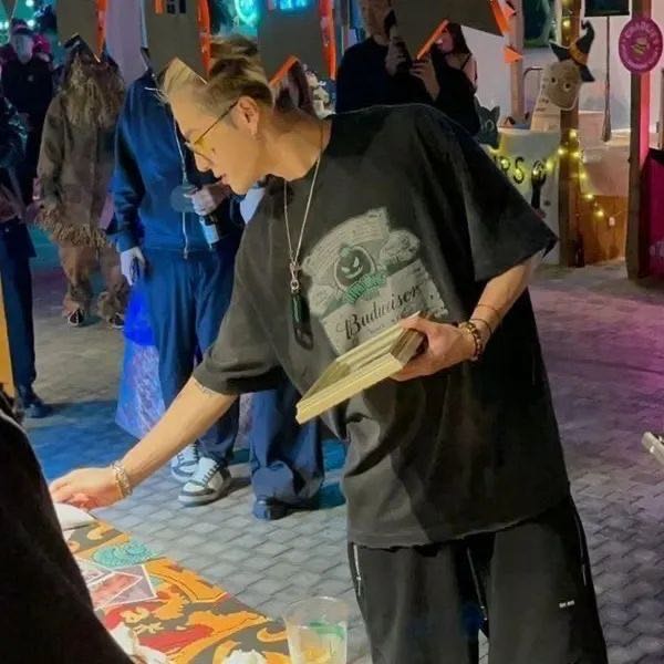 အမျိုးသားဝတ် T-Shirts